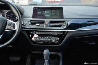 2018款宝马1系118i自动时尚型