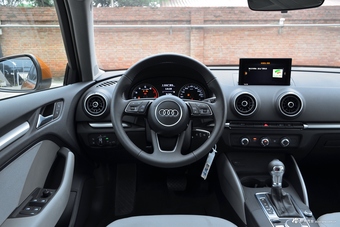 2018款奥迪A3 30周年型1.4T自动Sportback 35 TFSI进取型