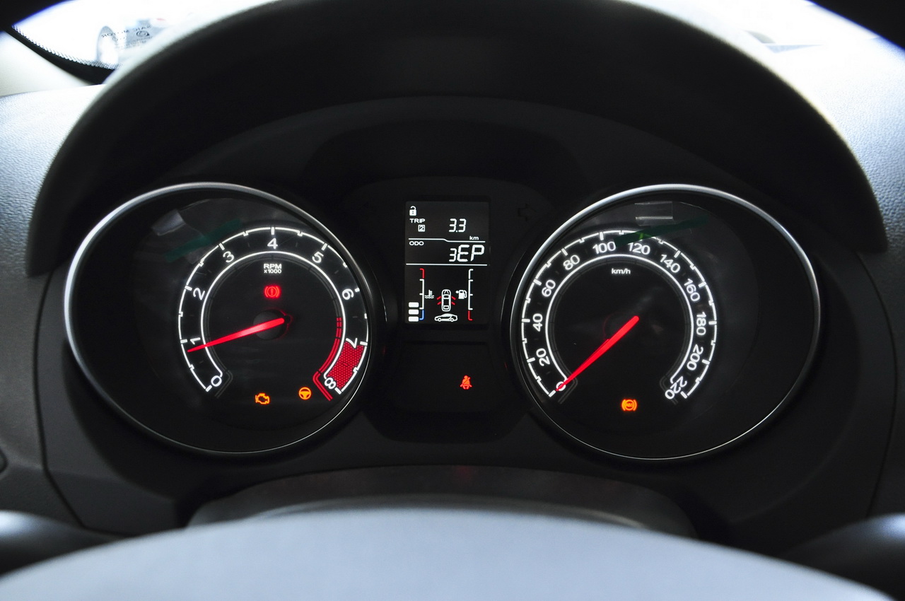 2016款名爵锐行1.5L自动超值豪华版