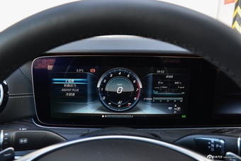 2017款奔驰E级2.0T自动 200 L 运动型 4MATIC