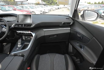 2017款标致5008 1.8T自动380THP精英版7座