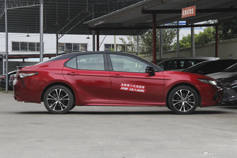 2018款凯美瑞2.5S自动锋尚版