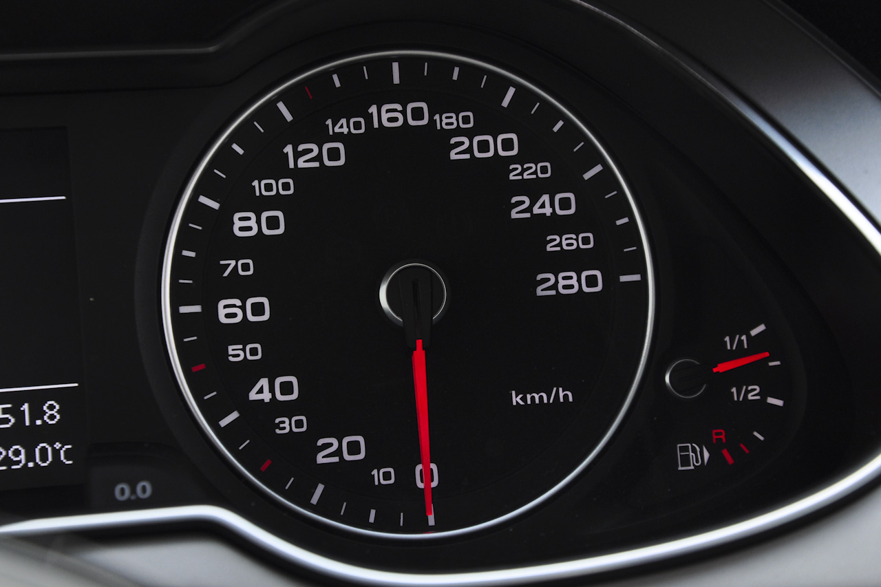 2016款奥迪A4L 2.0T自动35TFSI典藏版标准型 白金色