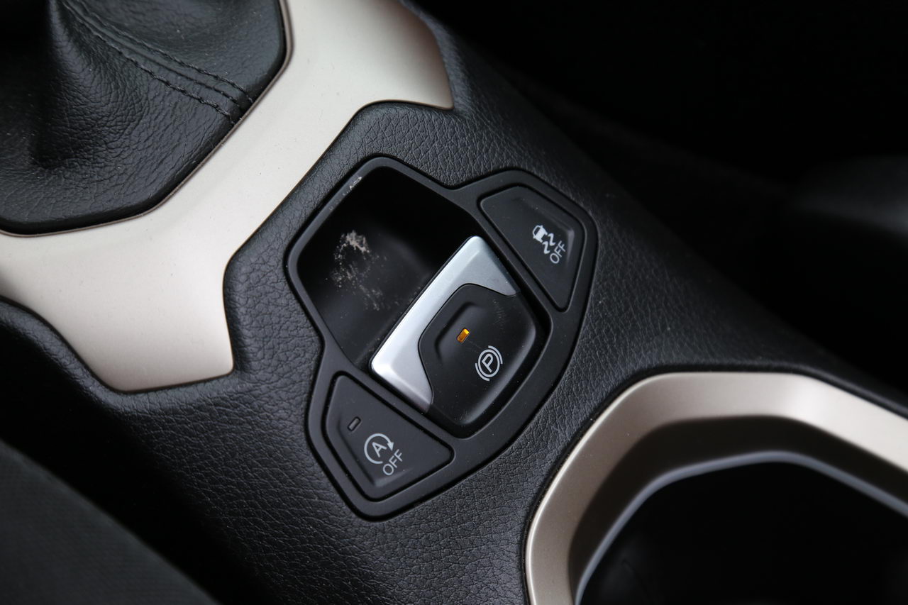 2017款自由侠2.0L自动四驱越能敞篷版