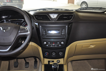 2015款五菱宏光S1 1.5L手动舒适型 白