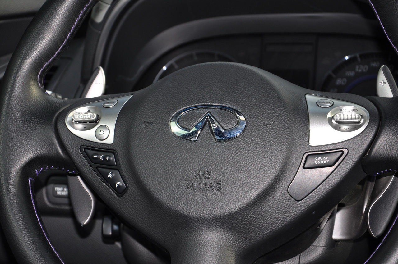 2015款英菲尼迪QX70 3.7L绝影版