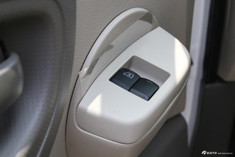 2016款NV200 1.6L自动豪华型