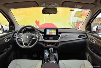 2017款宝骏730 1.5T自动旗舰型7座国V图片