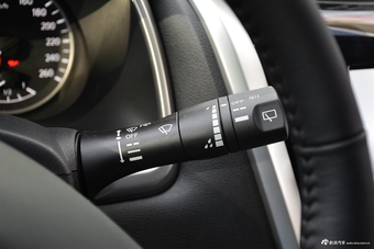 2017款楼兰2.5L自动XL两驱智尚版 