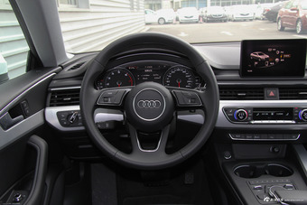 2017款奥迪A5 2.0T自动Sportback 45 TFSI时尚型