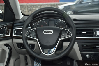 2016款众泰Z700 1.8T自动DCT豪华型 宝石红