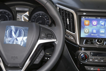 2016款长安CS15 1.5L自动豪华版