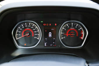 2016款东南DX3 1.5L手动尊贵型