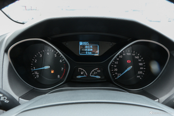 2018款福克斯三厢1.6L自动风尚型智行版