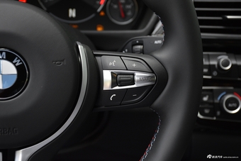 2017款宝马M4手动双门轿跑车