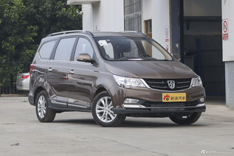 2016款宝骏730 1.5T手动豪华版 7座