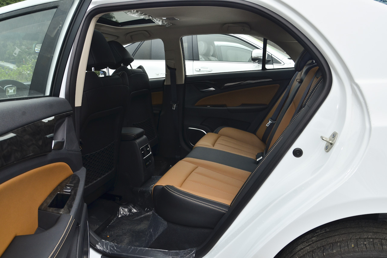 2017款比亚迪秦100 1.5T