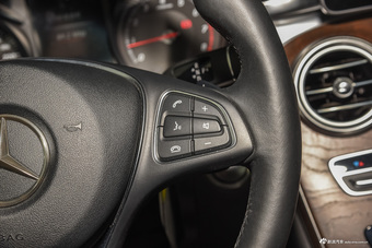 2016款奔驰GLC300 2.0T自动4MATIC动感型 宝石蓝