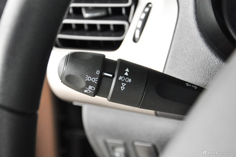 2016款标致301 1.6L自动舒适型