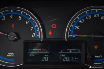 2016款宝骏730 1.5L手动超值版 7座