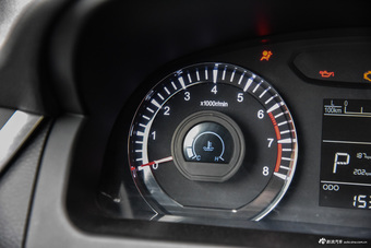 2015款力帆820 2.4L自动旗舰型