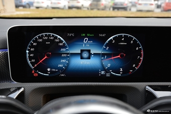 2019款奔驰A级 1.3T自动200 L运动轿车先行特别版