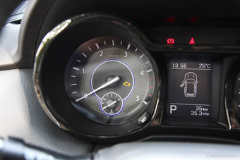 2017款驭胜S350 2.0T自动两驱柴油超豪华版7座 