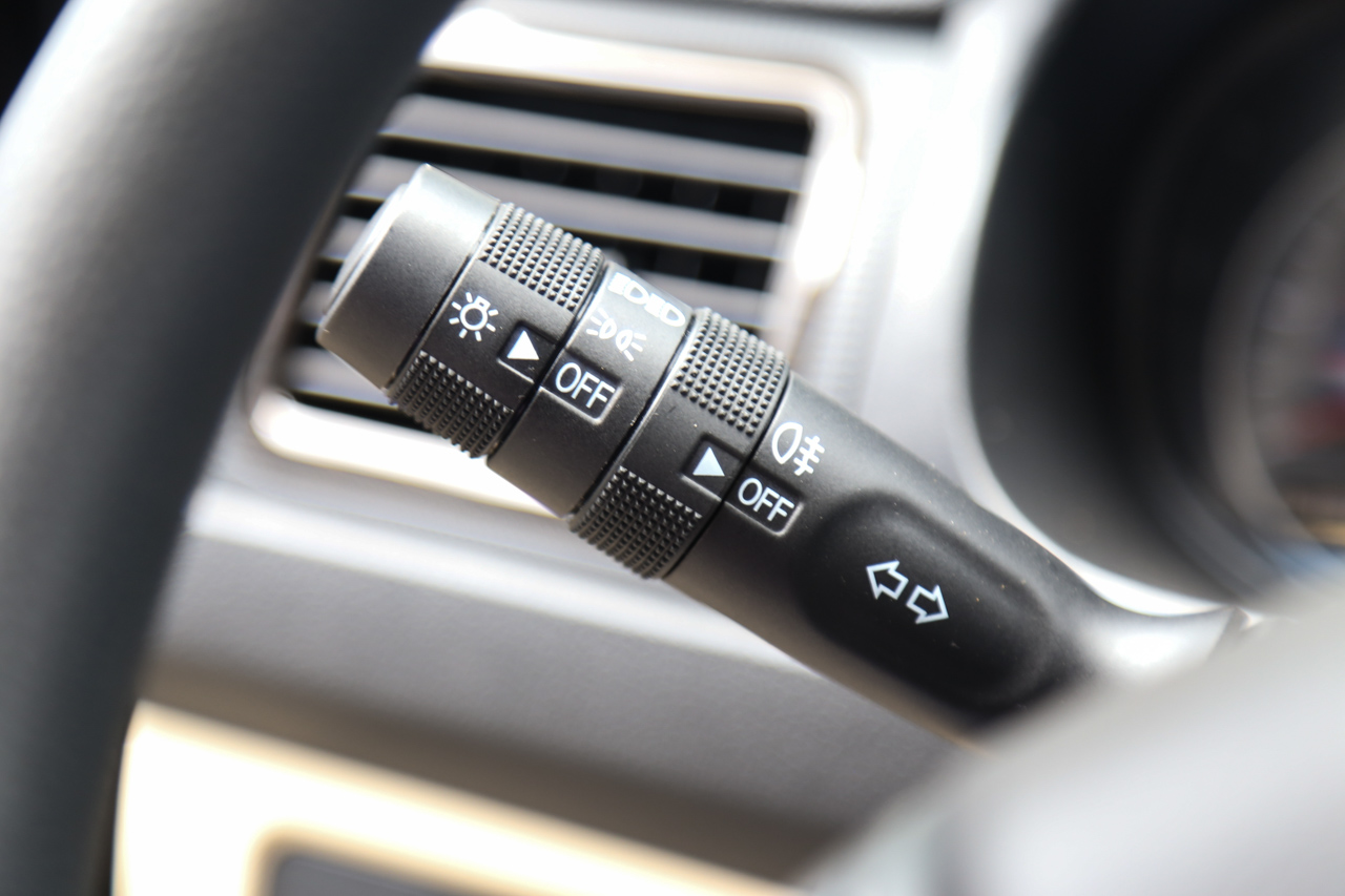 2016款风光370 1.5L手动标准型7座 摩卡棕