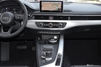 2017款奥迪A4L Plus 2.0T自动40TFSI时尚型