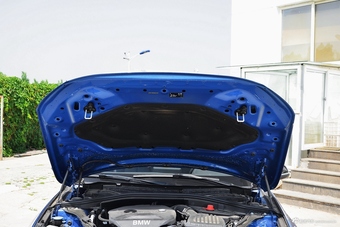 2017款宝马1系118i自动设计套装型