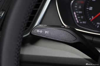 2018款奥迪Q5L 2.0T自动40 TFSI荣享进取型