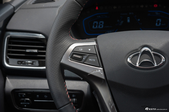 2017款长安欧尚A800 1.6L手动豪华型