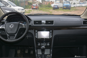 2016款风光370 1.5L手动豪华型7座