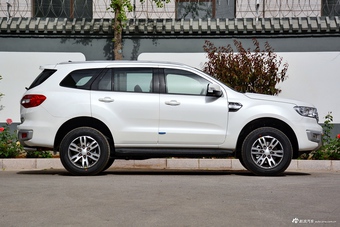 2017款撼路者2.0T自动四驱豪华版汽油5座