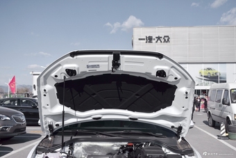 2018款奥迪Q3 30周年年型 30 TFSI风尚型