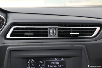 2018款标致308 1.6L手动时尚版