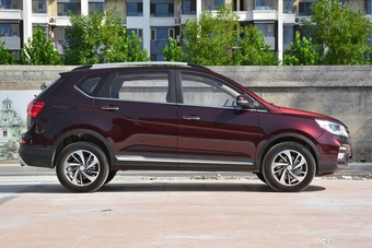 2017款宝骏560 1.5T DCT旗舰型7座