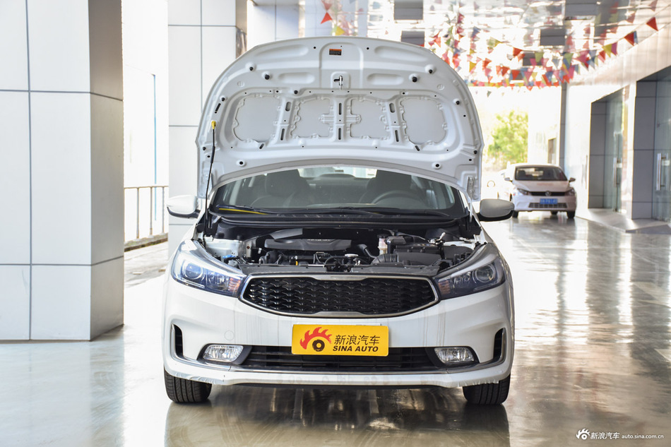 2016款起亚K3 1.6L自动GL 透明白