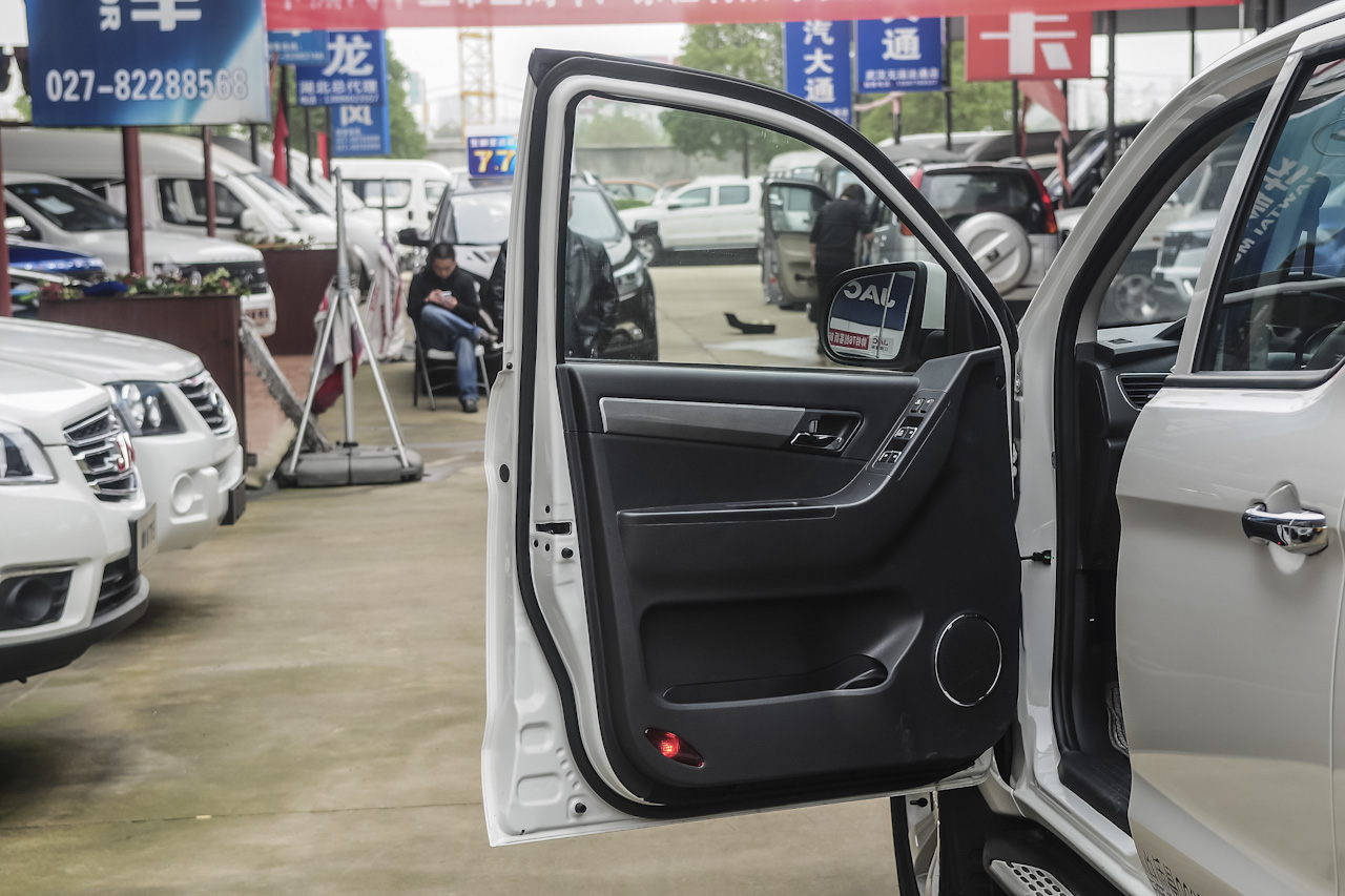 2016款 帅铃T6 2.0T柴油创客版豪华型D19TCID6