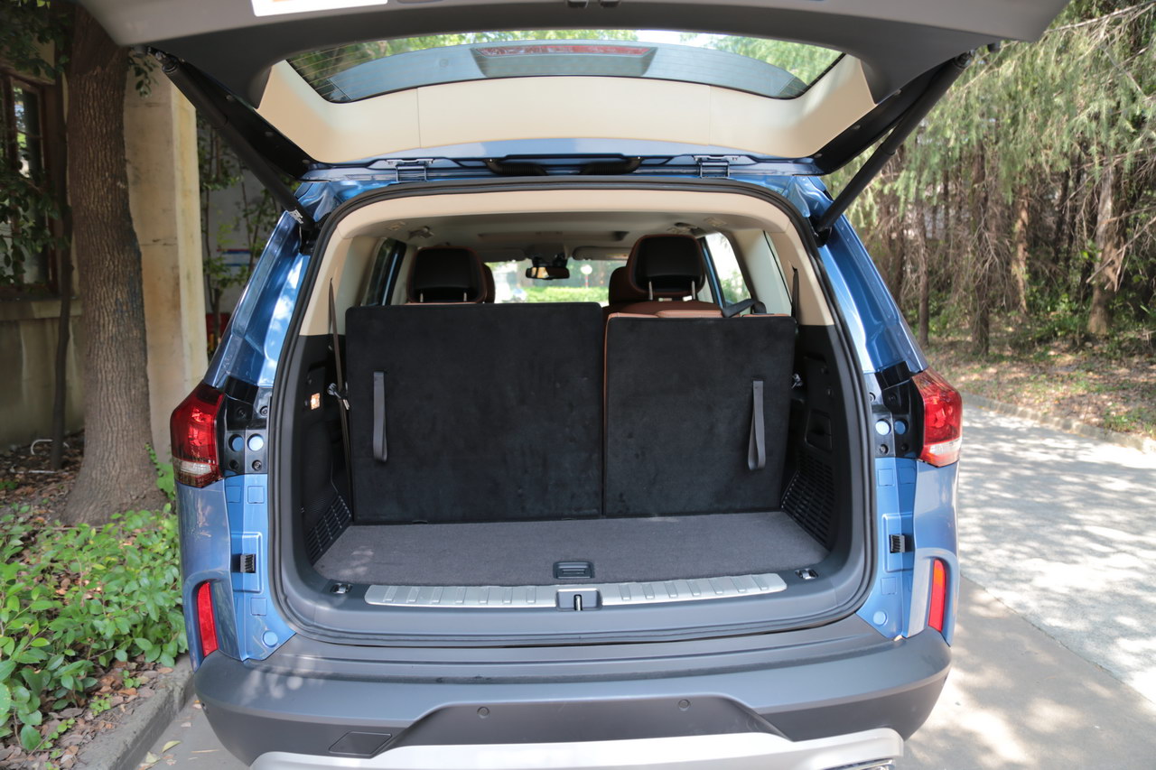 2017上汽大通D90 2.0TGI自动四驱高配版