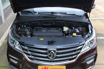 2017款宝骏560 1.5T DCT尊享型