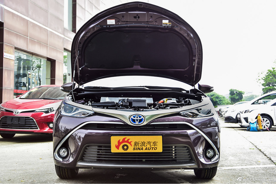 2016款雷凌双擎1.8L自动精英天窗版