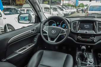 2016款萨瓦纳2.8T手动四驱柴油尊享版5座