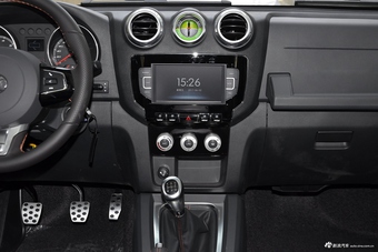 2016款北京BJ40 2.0T手动两驱尊贵版