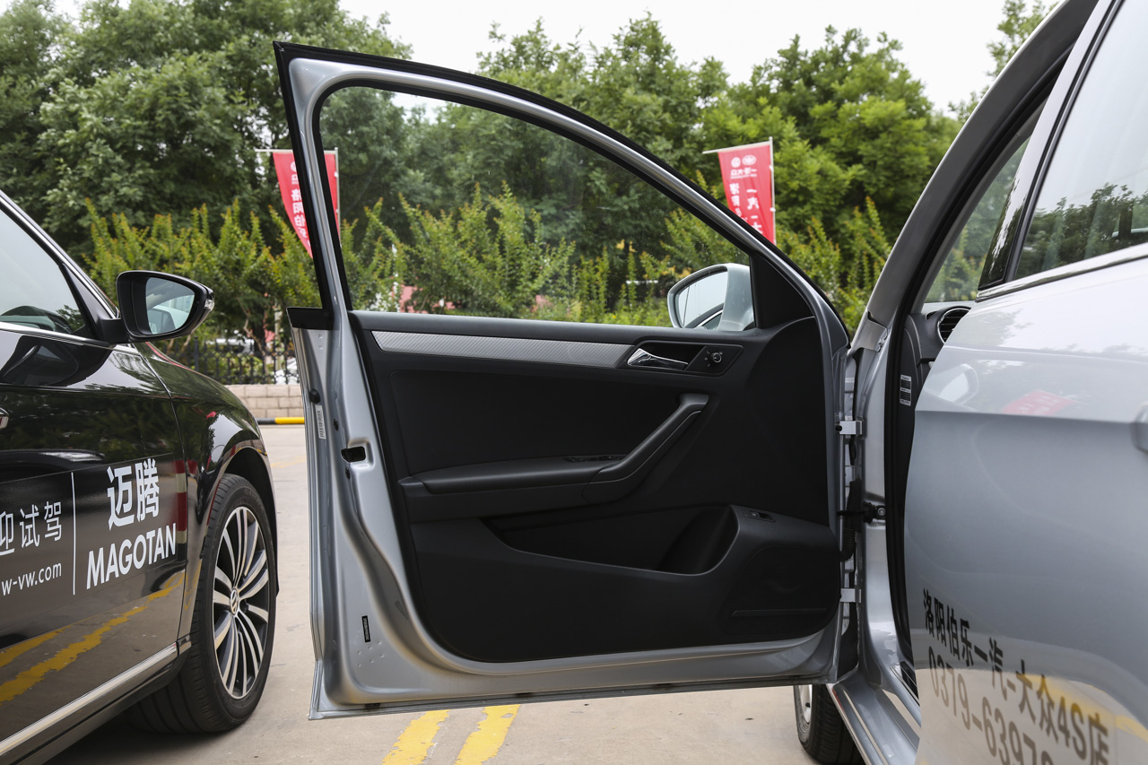 2015款捷达1.6L自动豪华型 闪光银