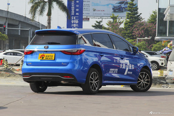 2017款比亚迪宋MAX 1.5T自动互联尊贵型