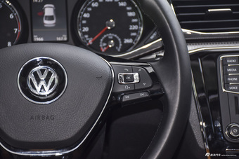 2016款帕萨特1.8T自动尊荣版330TSI