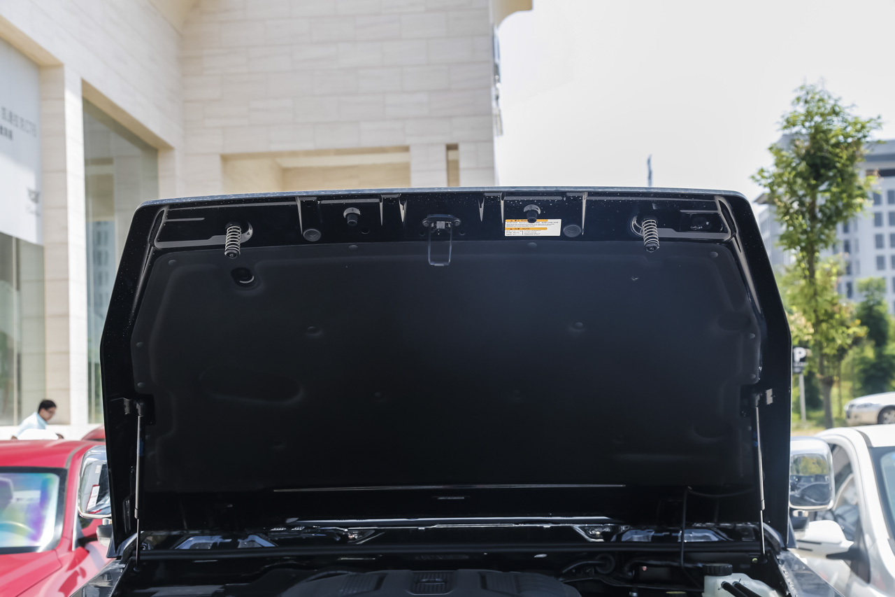 2016年北京BJ80 2.3T自动尊贵版