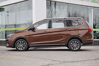 2017款宝骏730 1.5T手动尊享型7座