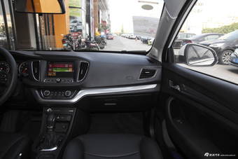 2018款荣威360 PLUS 1.5L自动尊享版